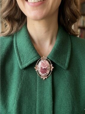 Vintage-Style Floral Cameo Brooch in Rose Gold